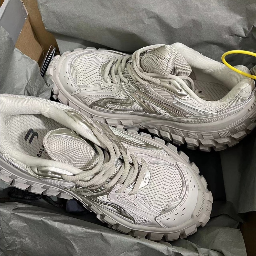 SOLD‼️Authentic Balenciaga Defender Sneaker in Beige